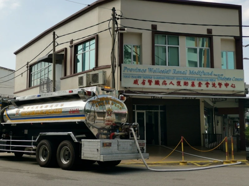 斷水影響檳洗腎中心運作　幸義消隊及時送水