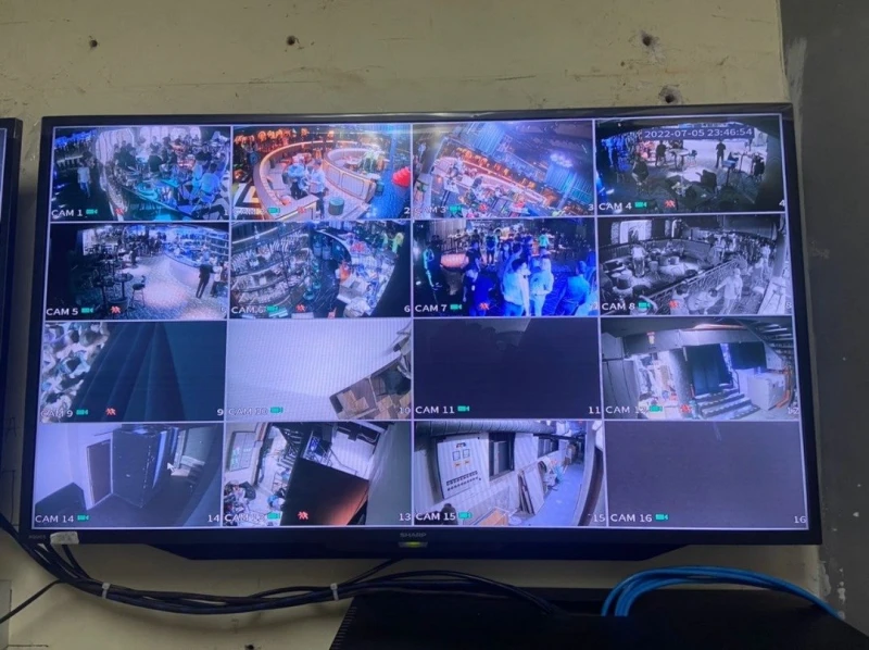 移民局突擊隆市某娛樂中心　拘留166名外籍人士