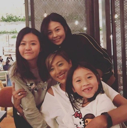 邱淑貞小女兒近照罕曝光　3姊妹各有各的美