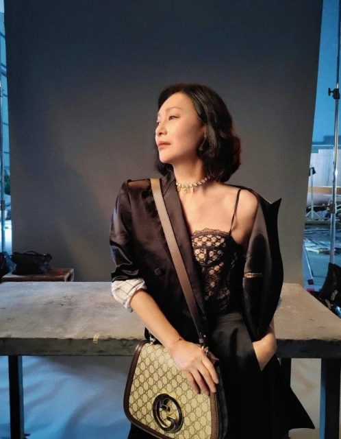 惠英紅罕曬性感美照　網驚呼：這像62歲的人嗎？