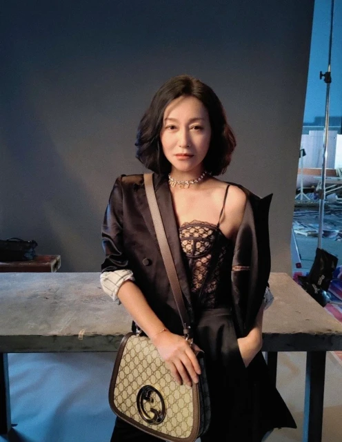 惠英紅罕曬性感美照　網驚呼：這像62歲的人嗎？