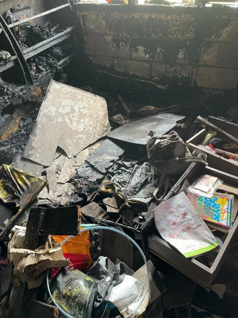 聾啞女兒視頻報訊　單親家庭房子被燒