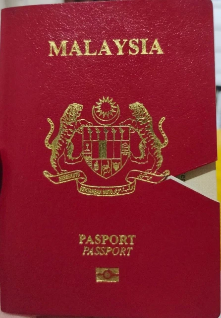 欲入境被告知「非法逗留」需重罰　華青沒帶舊護照證明「泰慘了」！