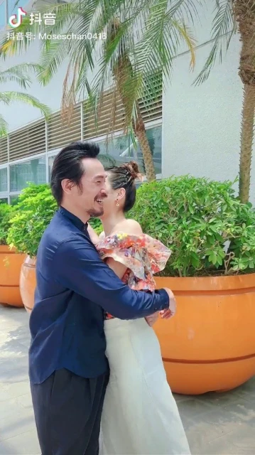 陳豪陳茵媺合體拍劇　兩夫妻十指緊扣漫步電視城曬恩愛