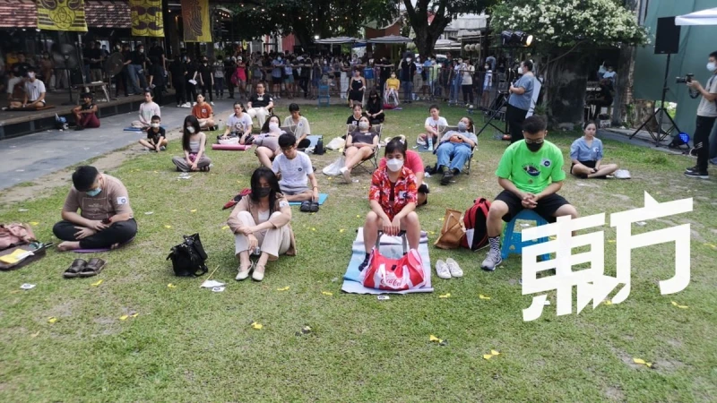 檳城舉辦「發獃比賽」　華女鄧瑪莉全程發獃75分鐘奪冠