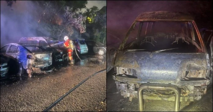 深夜不知何故起火　8車被燒毀