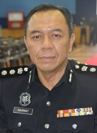 女子肉身擋車拆車牌砸擋風鏡　柔警開檔調查