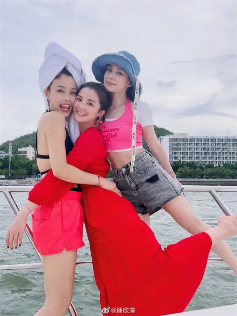 減重10公斤重現顏值巔峰　阿嬌三亞度假穿短褲曬美腿