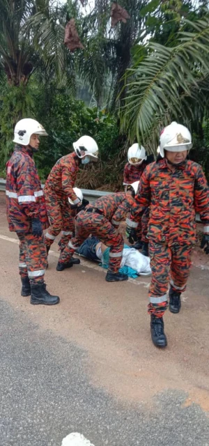 涉3車車禍　一男司機夾斃車內