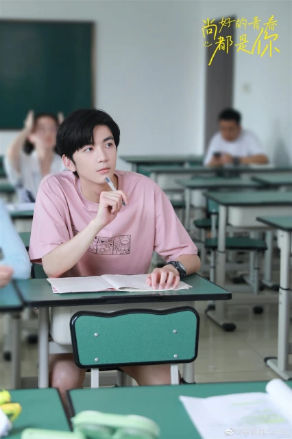 洪欣21歲兒子帥出新高度　樣貌與生父莫少聰完全不像？