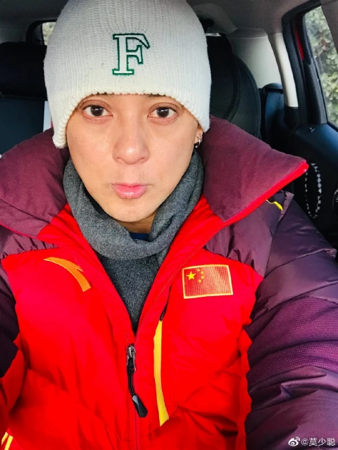 洪欣21歲兒子帥出新高度　樣貌與生父莫少聰完全不像？