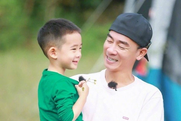 陳小春兒子Jasper秀6種語言 移居上海年半拒說廣東話