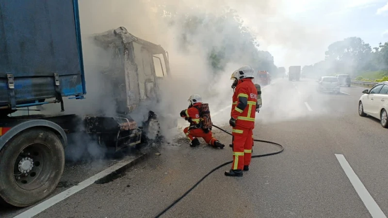 拖格羅里起火　大道出現車龍