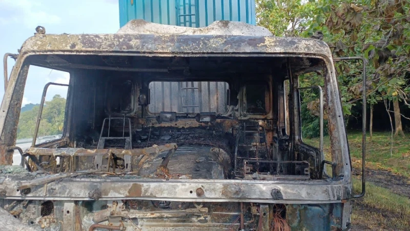 拖格羅里起火　大道出現車龍