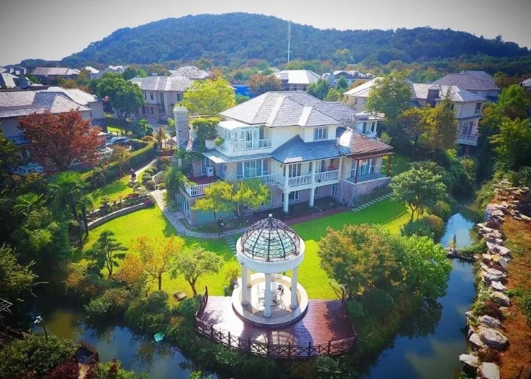 張藝謀被曝急售逾2300萬豪宅　網瘋猜背後原因