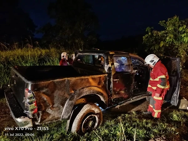 四驅車失控撞燈柱