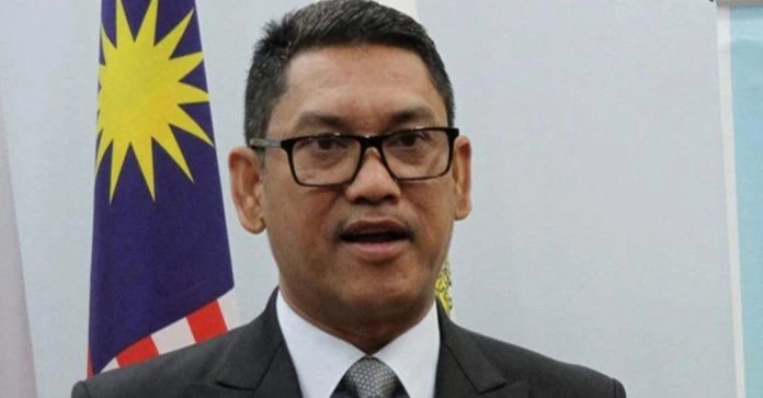 在人們面前脫衣裙和頭巾 部長:不是一個人類該有的行為