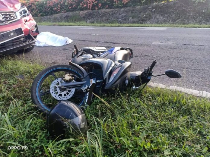 寶騰X70司機超車肇禍 撞機車尾部釀死傷