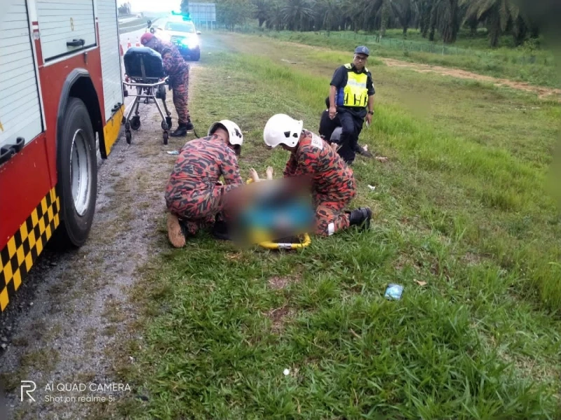 轎車翻覆墜溝　母親與一歲兒溺斃