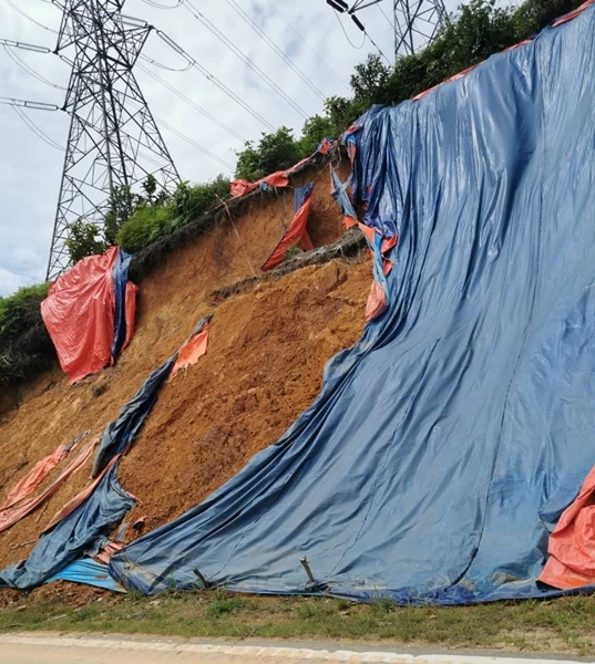 電纜高塔附近山體滑坡 沙電受促儘早維修