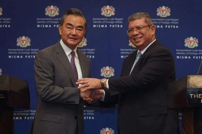 王毅:中馬秉持天下一家理念 為兩國合作開闢廣闊前景