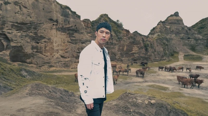 重唱18歲入行之作　陳威全拍MV「被水牛噴尿」攻擊