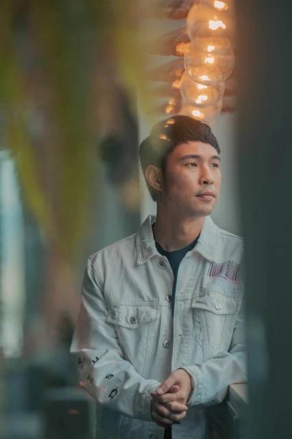 重唱18歲入行之作　陳威全拍MV「被水牛噴尿」攻擊