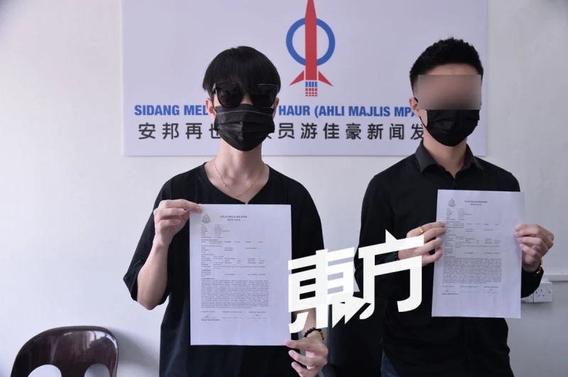 轎車摩哆狹路發生碰撞小意外　騎士怒火中燒用頭盔砸司機臉