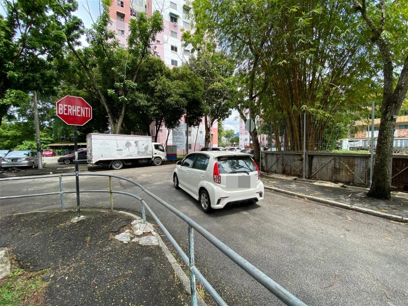 大英義學園居民投訴路爛　兩三年了仍無改善