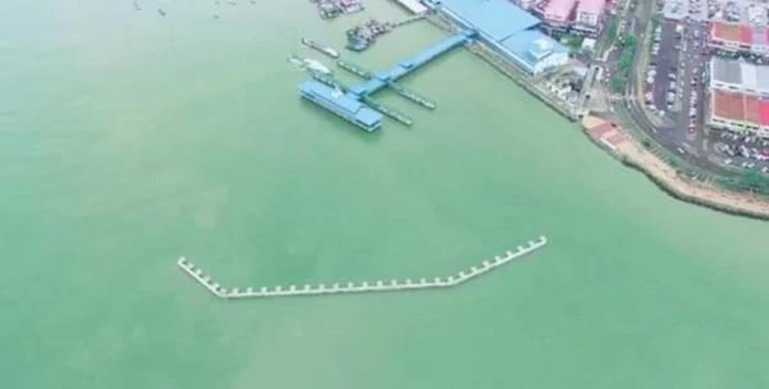 湖莎賓都岸外防波堤 建「歡迎來斗湖」大型字句