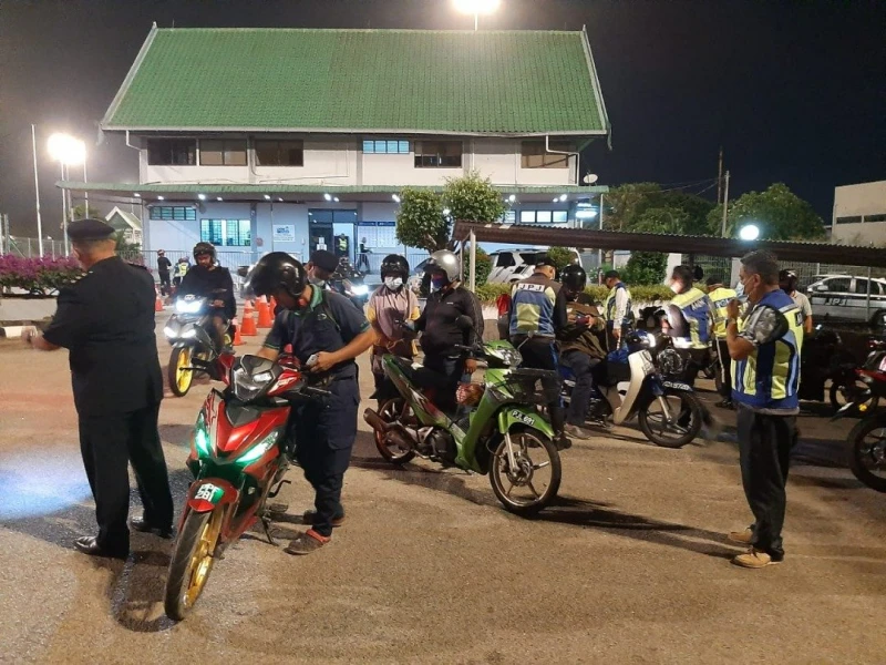 2吉打男被揭發　有錢擁重型摩哆卻沒錢考駕照