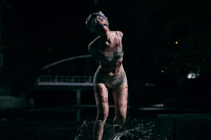 《神探大戰》赤腳走糞池滾樓梯　蔡卓妍獲劉青雲力贊被封「地表最強孕婦」