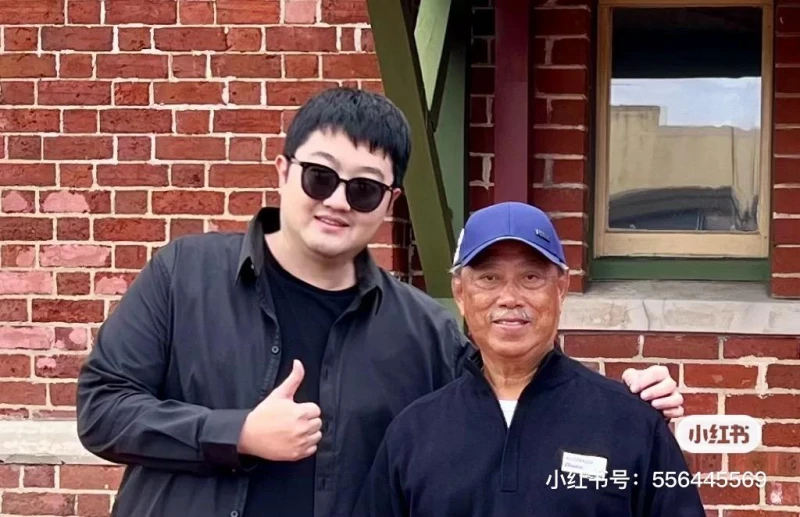 慕尤丁攜眷游西澳？ 導遊狂贊本人超親切