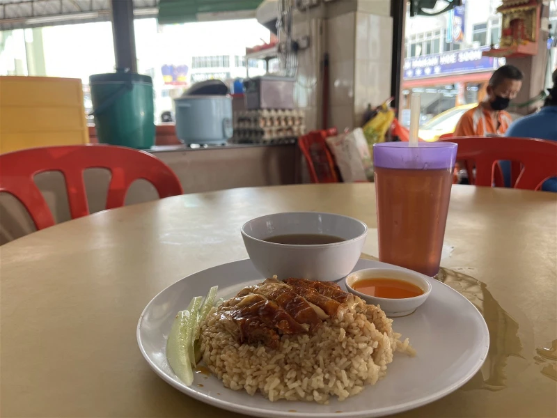 脆皮嫩肉燒雞飯僅售RM4 無限加湯食客讚賞