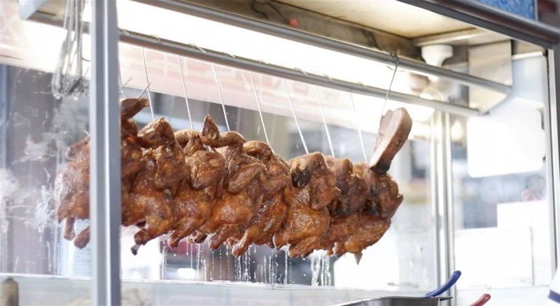 脆皮嫩肉燒雞飯僅售RM4 無限加湯食客讚賞