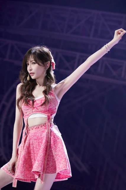 演出前扭傷腳自責落淚　王心凌忍痛上台再奪冠