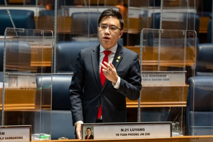 質詢聚焦物價水供公交課題  馮晉哲矢言為民發聲