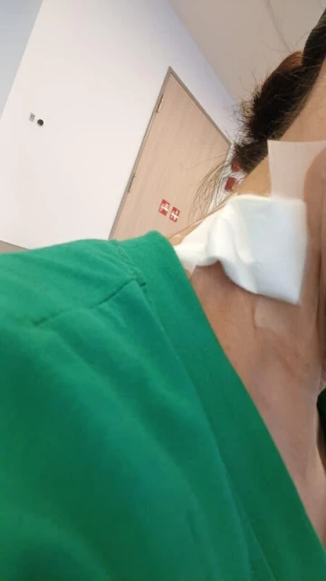 不滿衣服貨不對辦　阿叔掐女送貨員脖子不讓走