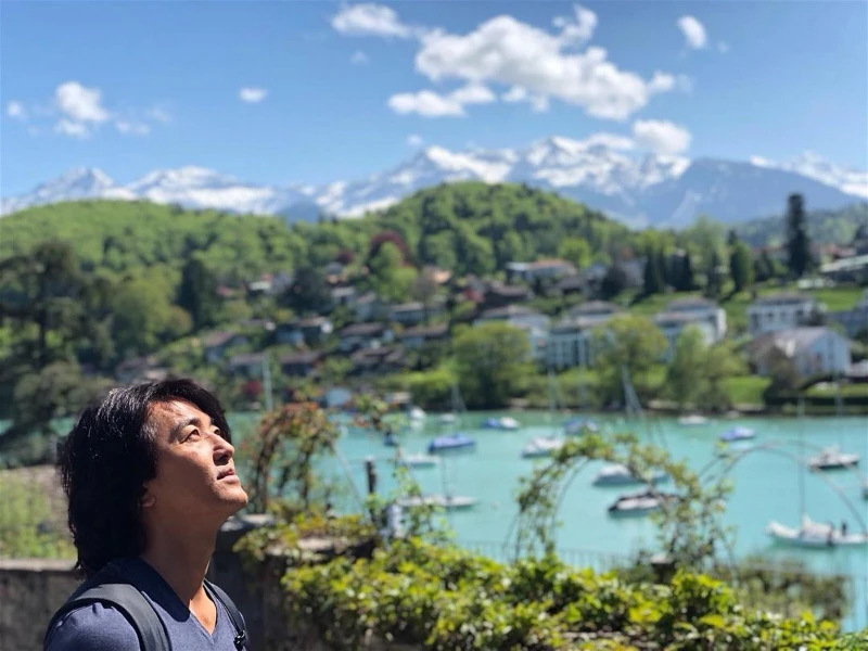 54歲鄭伊健變身「陳浩南」　重現《古惑仔》經典場面掀全城熱話