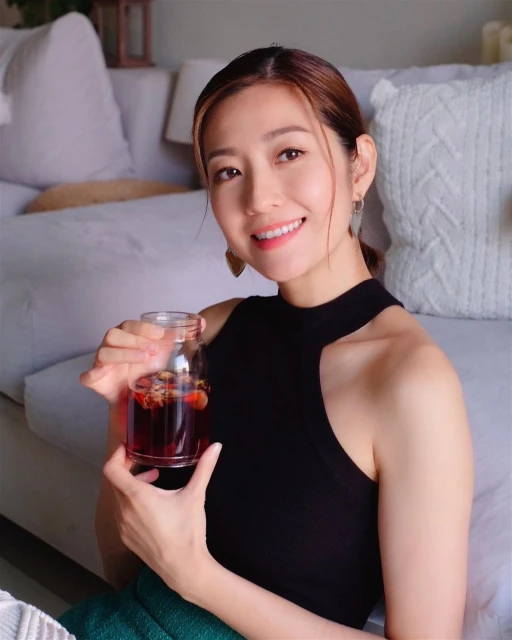 陳自瑤曬性感泳裝照　好身材獲網民狂贊：眼睛移不開了！