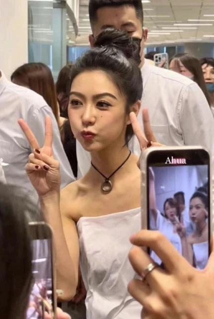 薛凱琪零修圖照不再「網紅臉」　皮膚無瑕疵網贊逆生長