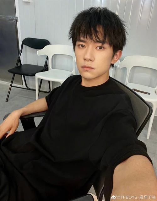 被疑「走後門」進國家話劇院　易烊千宣布放棄入職