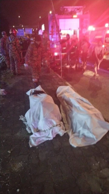 車撞分界堤後被拋入大溝渠　4少年2死2傷