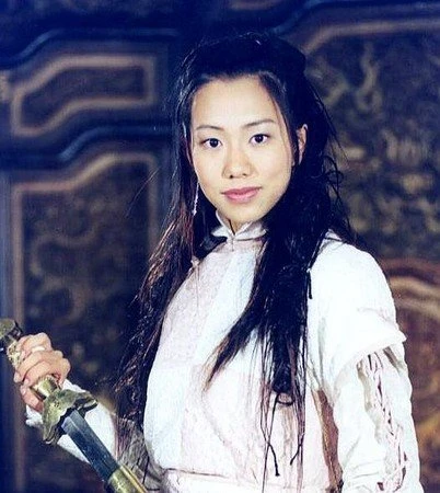 穿清涼泳衣近距自拍　43歲「雙兒」吳辰君近況曝光