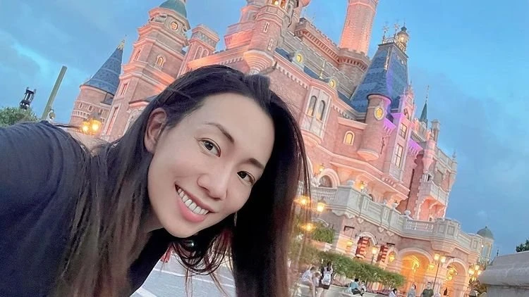 穿清涼泳衣近距自拍　43歲「雙兒」吳辰君近況曝光