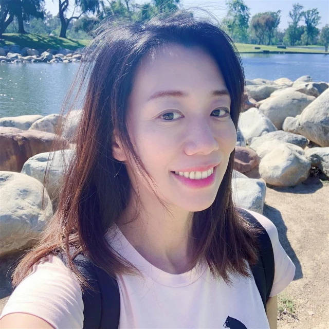 穿清涼泳衣近距自拍　43歲「雙兒」吳辰君近況曝光