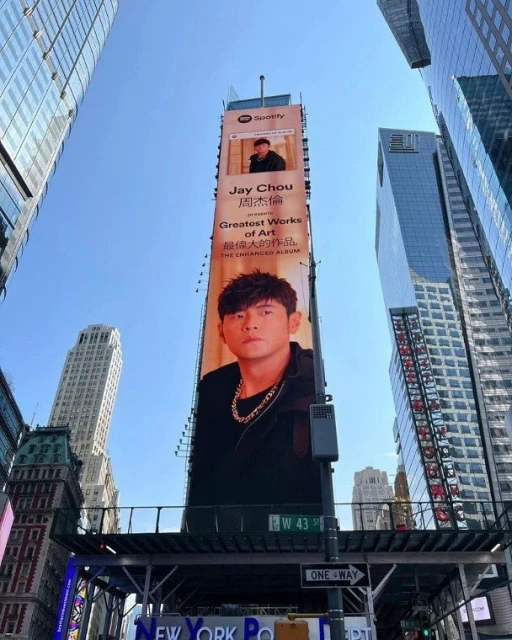霸氣登紐約時代廣場巨屏　周杰倫自嘲：那是誰！