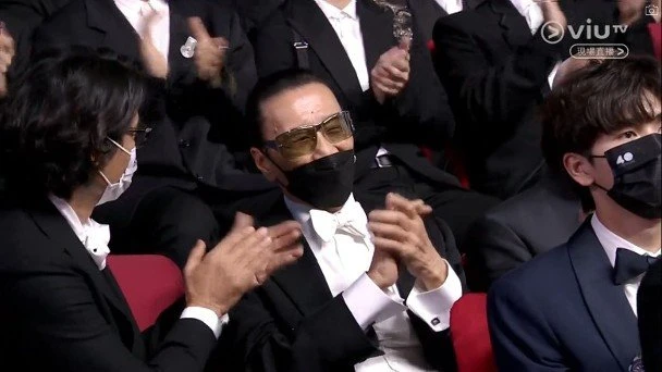 謝霆鋒當年奪新人獎譏諷父親　謝賢23年後成功封帝雪恥！