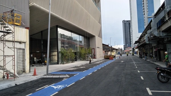 庇市區辟腳車道