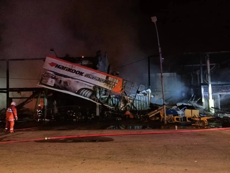 火魔午夜造訪沙白老街　8老店遭燒毀